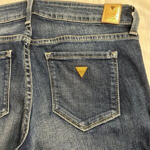 Guess Power Skinny Blue Jeans with Gold Patch Destroyed Cropped Leg